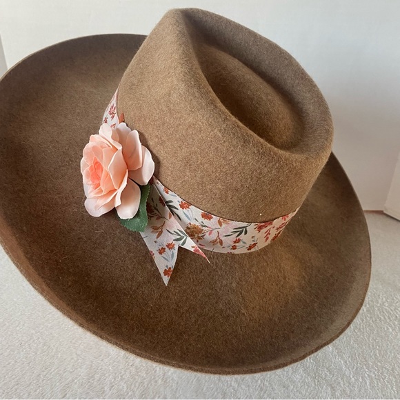 Custom Pretty 100% Wool Fedora Hat Beige with Custom Floral Detail Boho Chic NEW - Picture 1 of 12